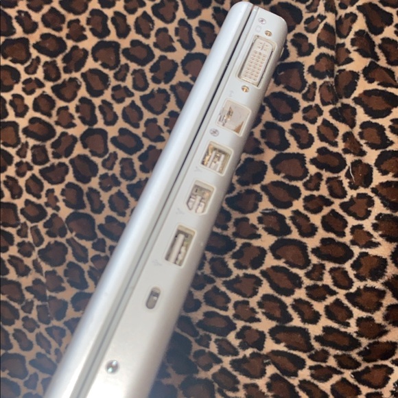 MacBook Pro 15 inch Core Duo Silver - Picture 10 of 12